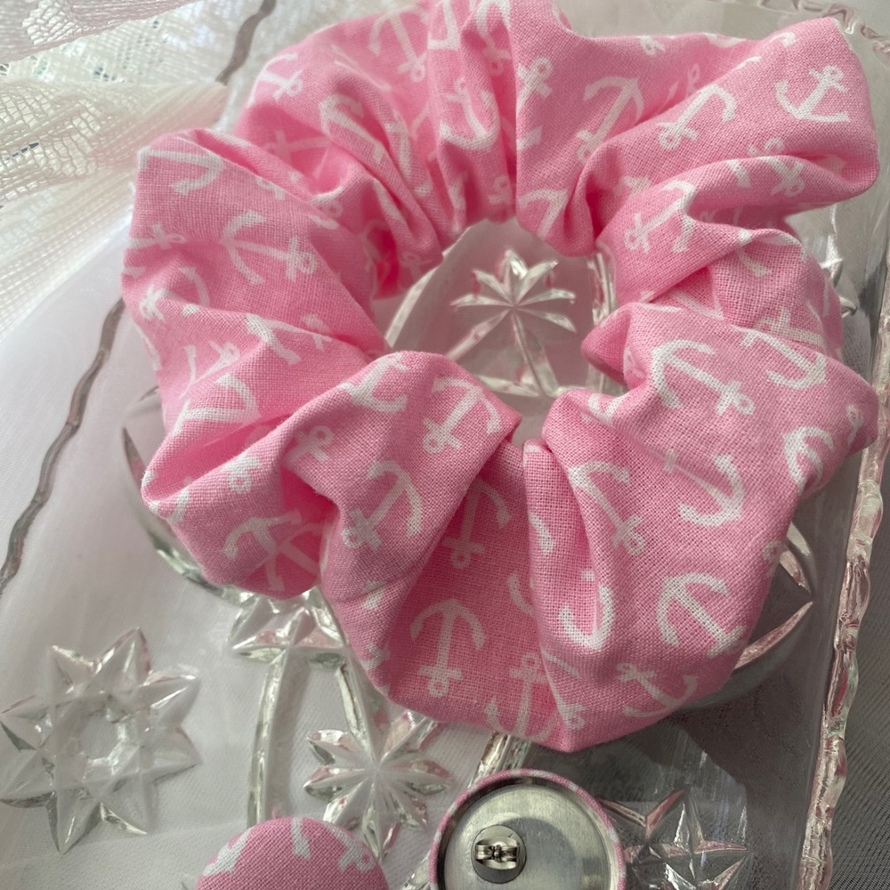 Scrunchie and earrings set